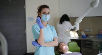 כיצד לבחור מרפאת שיניים לביצוע השתלת שיניים?